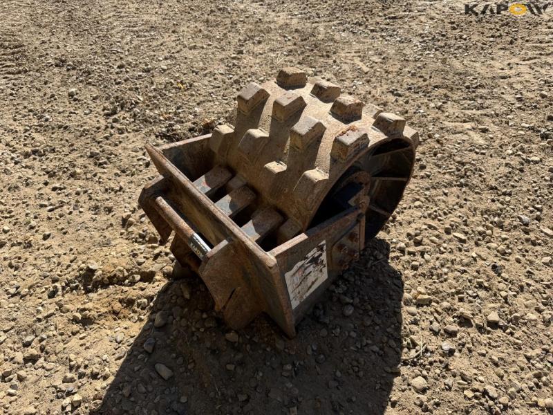 Compaction wheel with Hydrema hitch 5