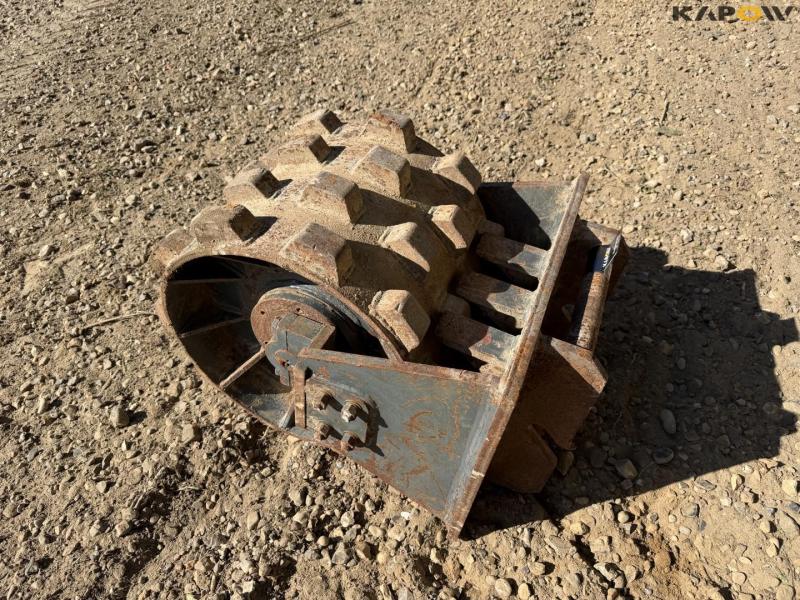 Compaction wheel with Hydrema hitch 7