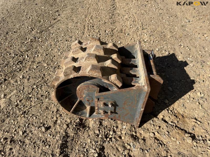 Compaction wheel with Hydrema hitch 8