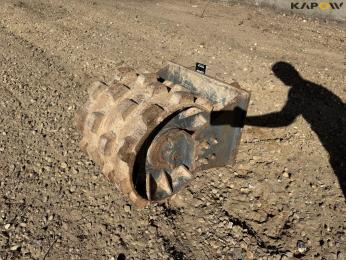 Compaction wheel with Hydrema hitch