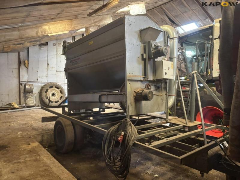 Kongskilde KDC 400 grain cleaner on Wagon 1