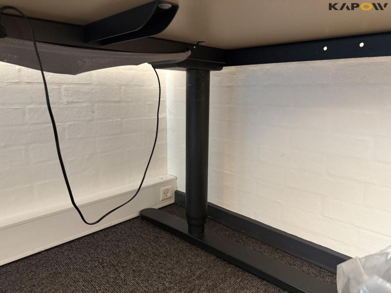 Office furniture 10