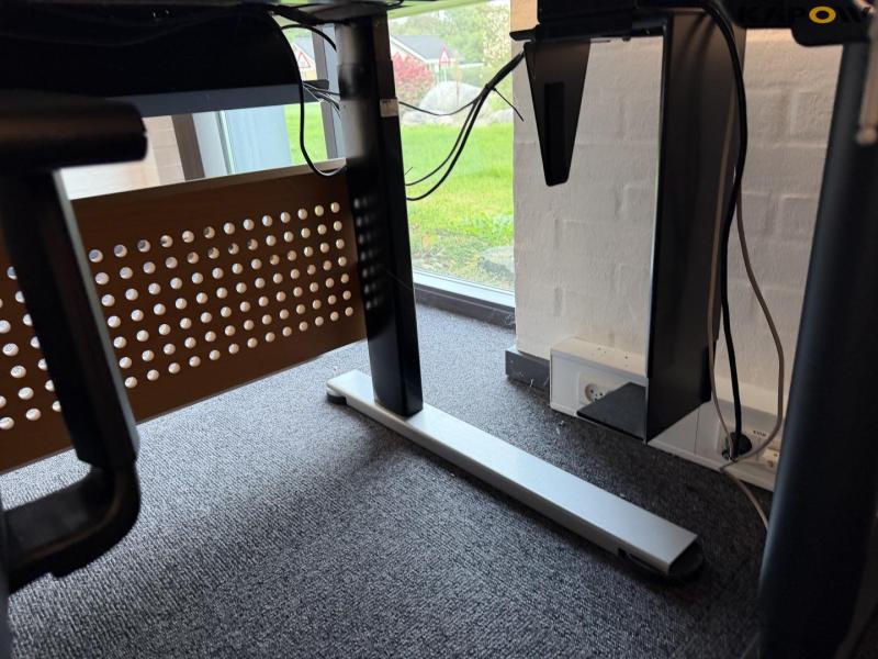 Office furniture 14