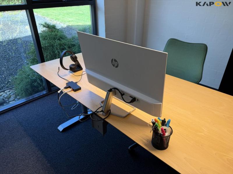 Office furniture 14