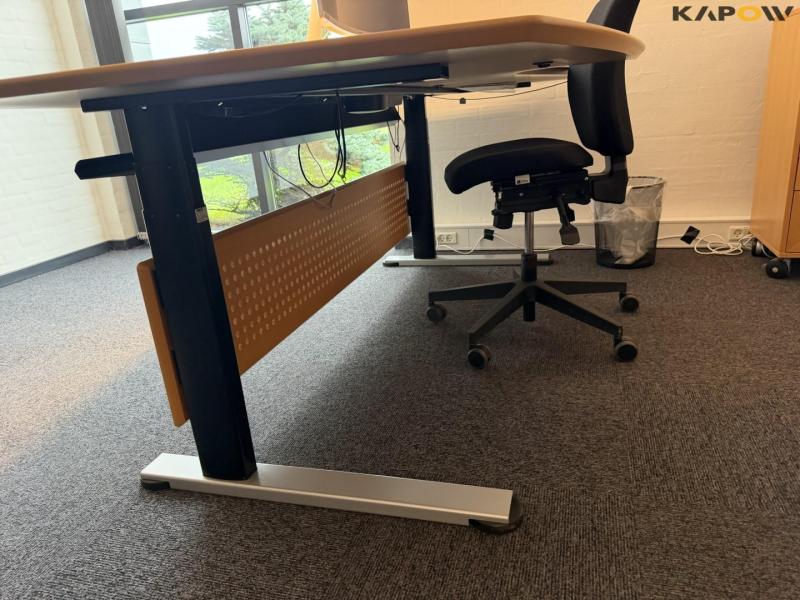 Office furniture 24