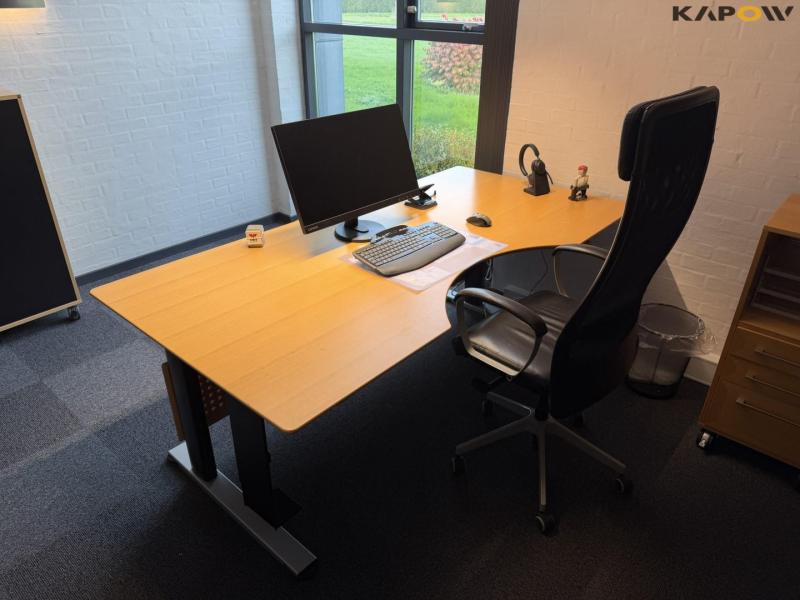 Office furniture 4