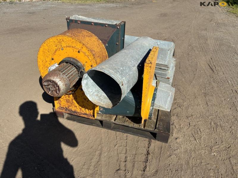 Grain blower with kailofaire and channels 5