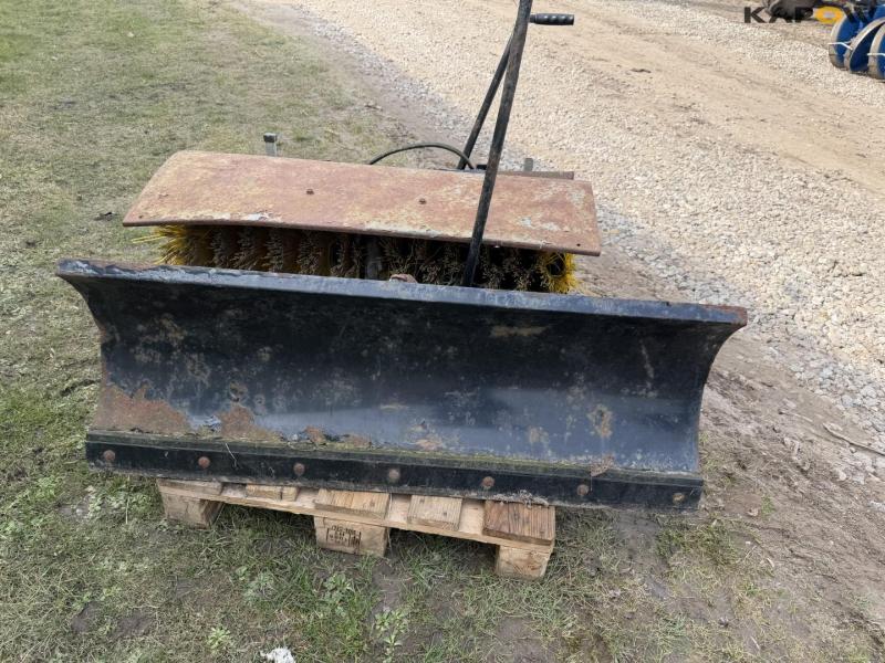 Broom and snowplow for Stiga 14