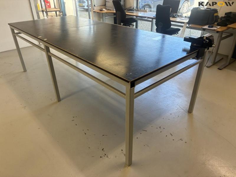 Heavy duty table with vise 3