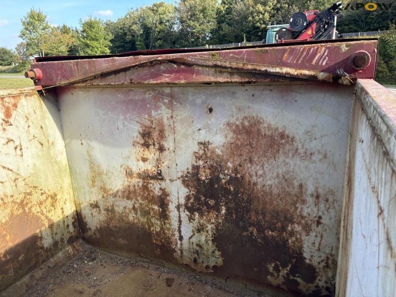 Hook/wire container 18