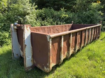 Hook lift container