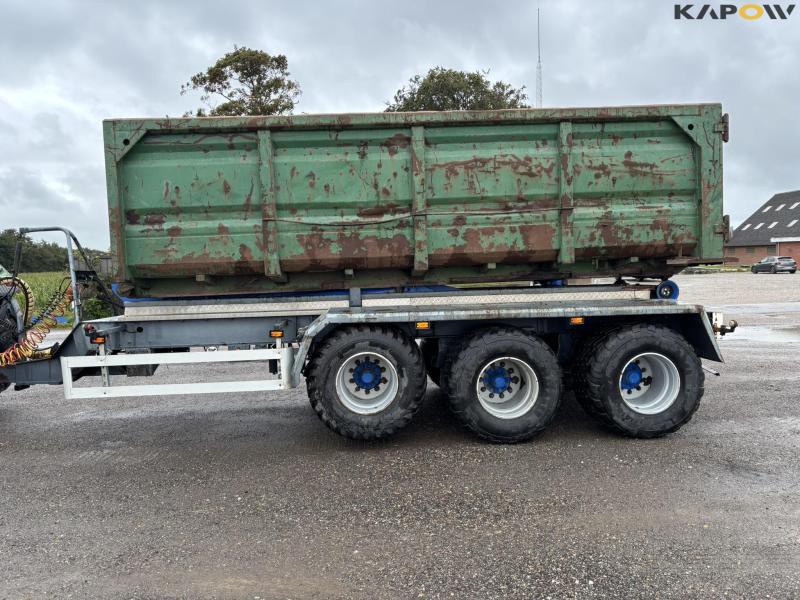 Hooklift truck 3 axles 9