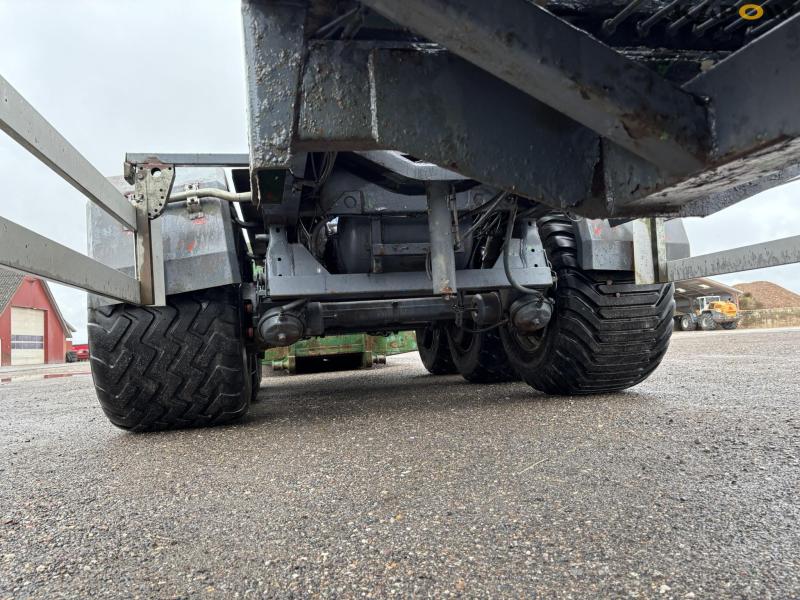 Hooklift truck 3 axles 20