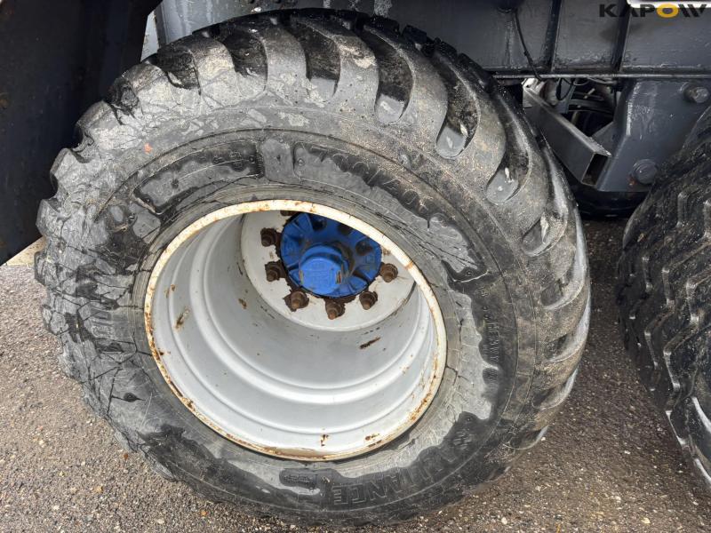 Hooklift truck 3 axles 49