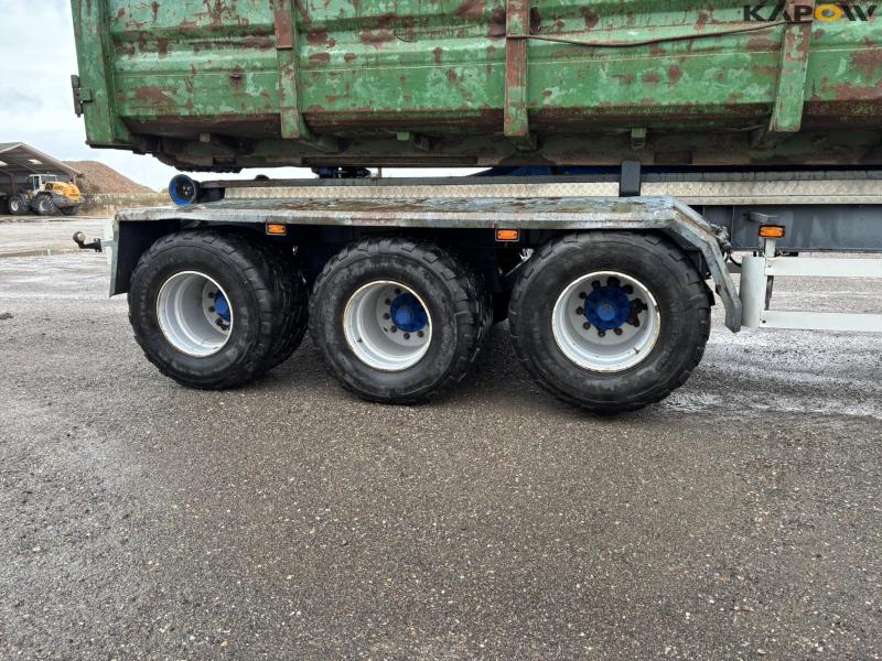 Hooklift truck 3 axles 59
