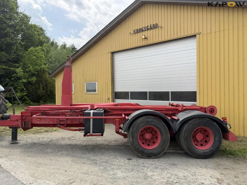 Hooklift truck 5