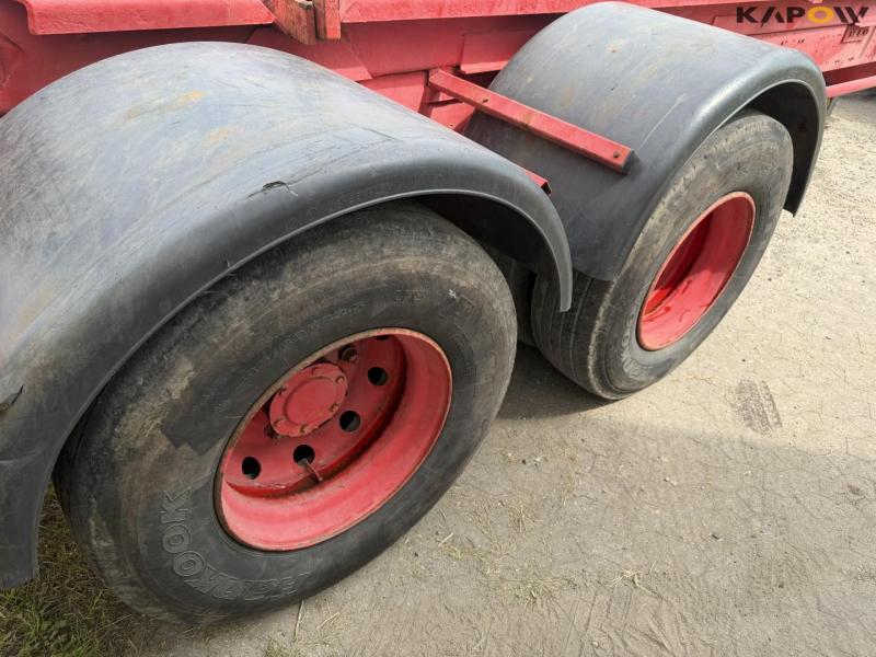 Hooklift truck 26