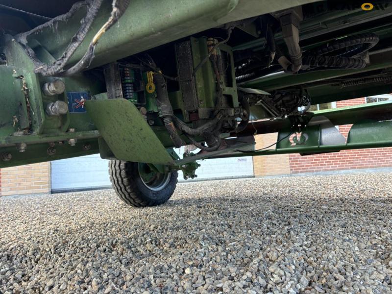 Krone BC101-30 bale wagon 37