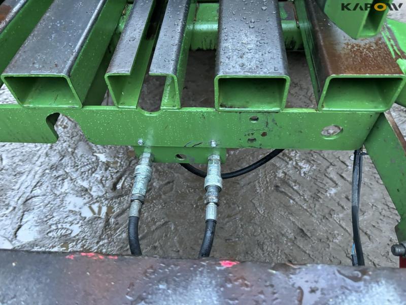 Krone Big Pack 4X4 baler with bale trailer 28