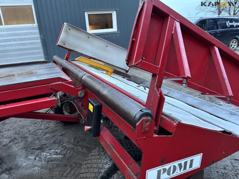 Krone Big Pack 4X4 baler with bale trailer 72