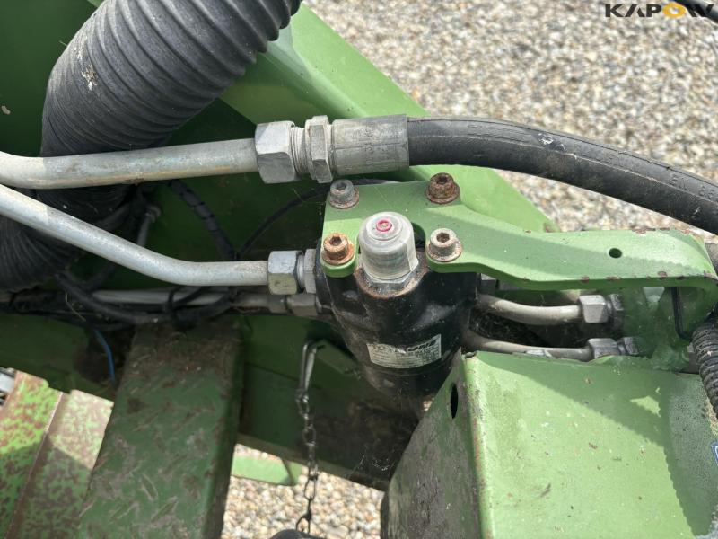 Krone BigPack 890 XC baler 16