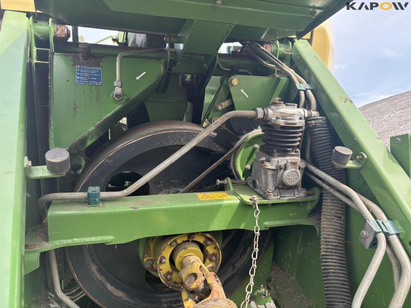 Krone BigPack 890 XC baler 17