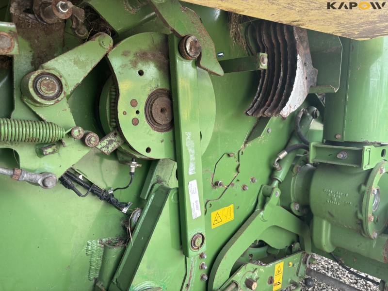 Krone BigPack 890 XC baler 33