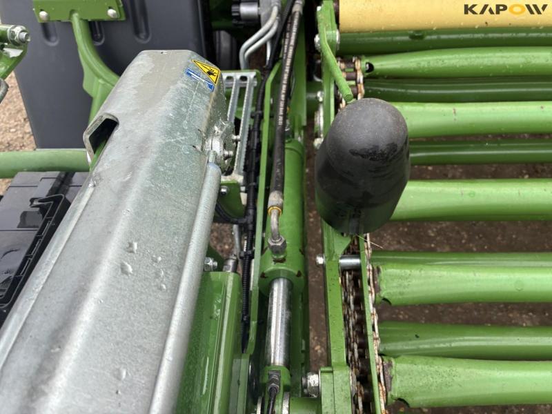 Krone Comprima CF155 XC Plus round baler 32