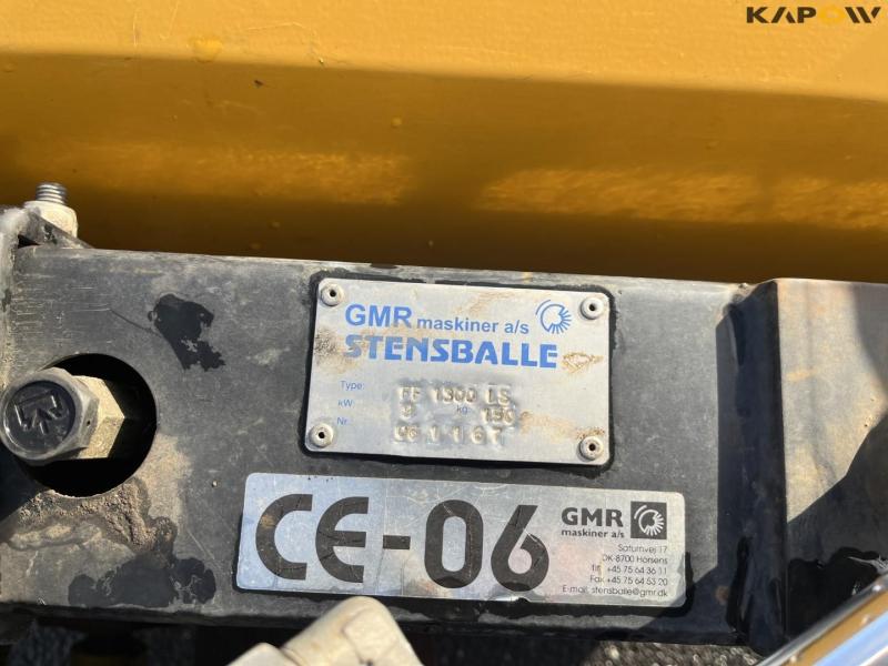 Kubota B2410 compact tractor with sweeper and salt spreader 11