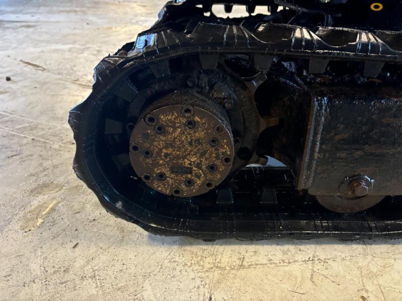 Kubota mini excavator with 4 buckets 25