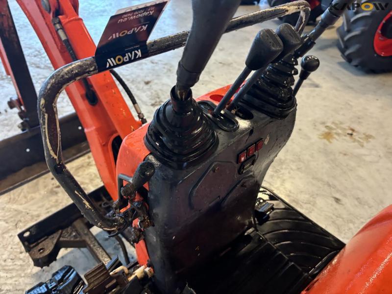 Kubota mini excavator with 4 buckets 30