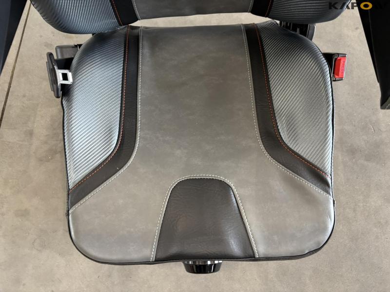 Kubota seat with armrests - new 10