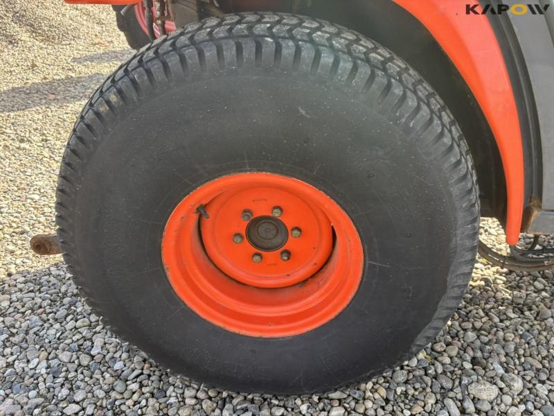 Kubota ST-30 C compact tractor 25