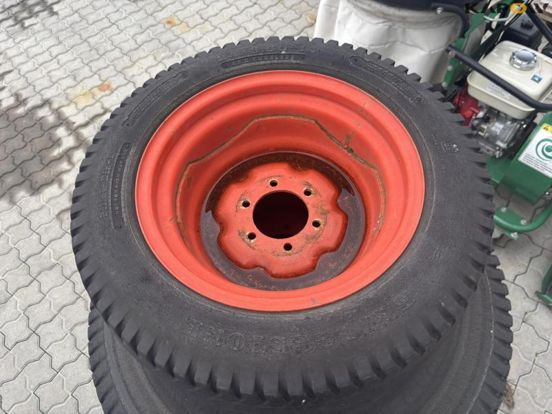 Kubota STV 35 4WD tractor 74