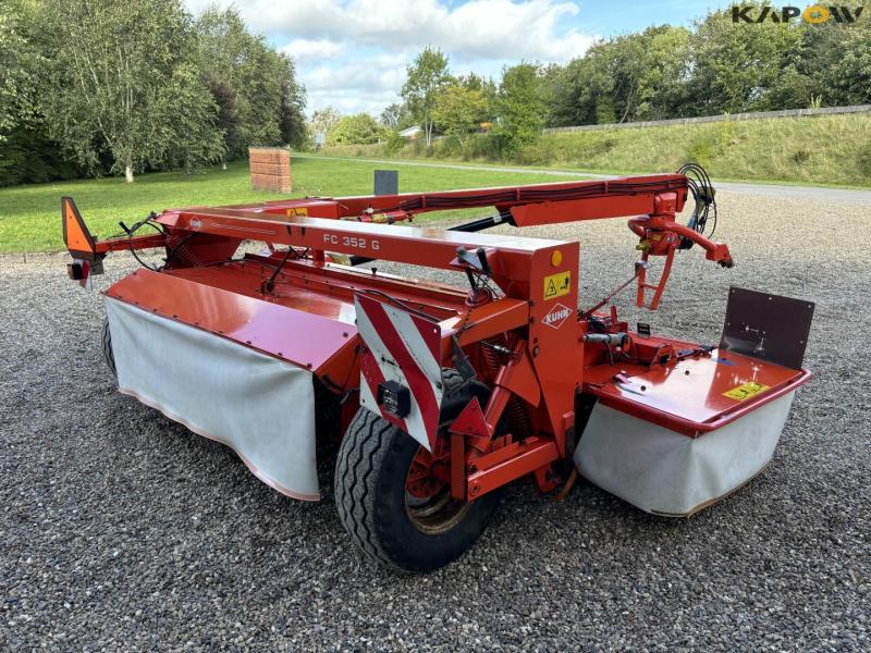 Kuhn FC352G windrower 5