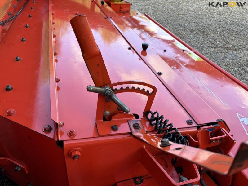 Kuhn FC352G windrower 21