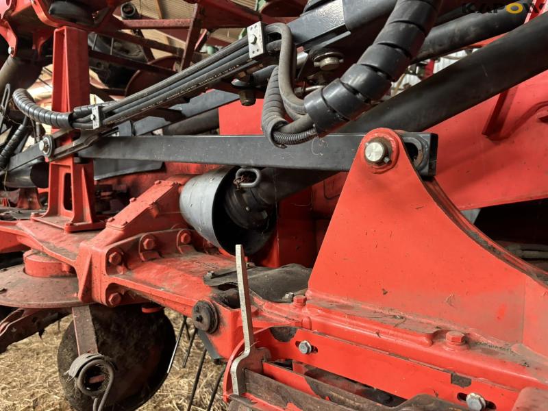 Kuhn GF 13012 DigiDrive tedder 38