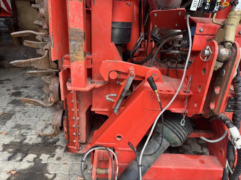 Kuhn HR6004 + TF1500 power harrow seeding set 11