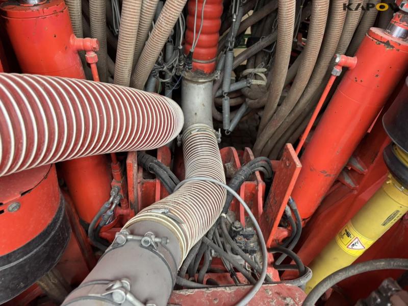 Kuhn HR6004 + TF1500 power harrow seeding set 16