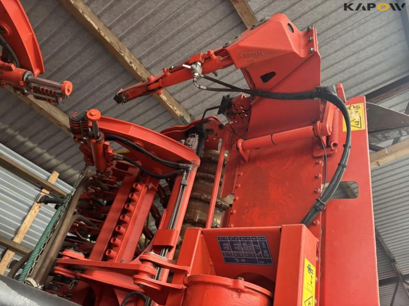 Kuhn HR6004 + TF1500 power harrow seeding set 17