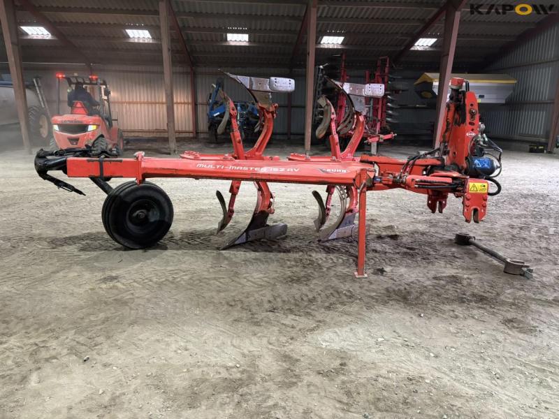Kuhn multi-master 152 AV 2 furrow front plough 4