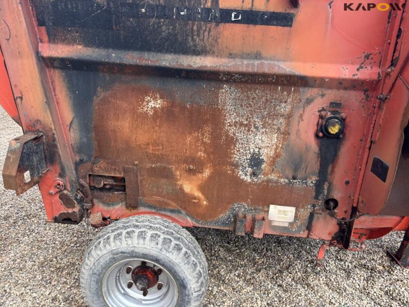 Kuhn PI 3560 straw chopper 13