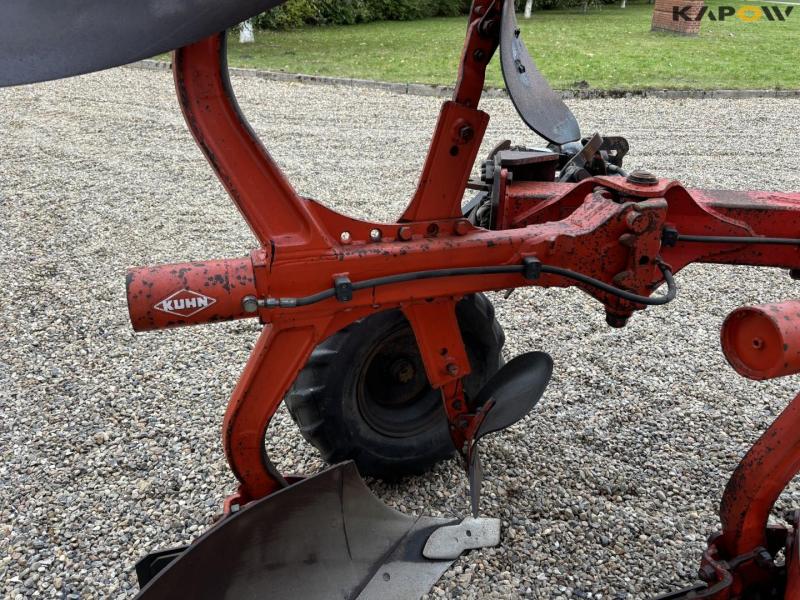 Kuhn Vari-Master 152 5 furrow plough 34