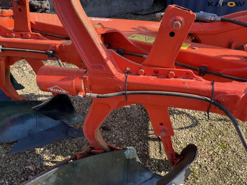 Kuhn Vari-Master 153 plow 33