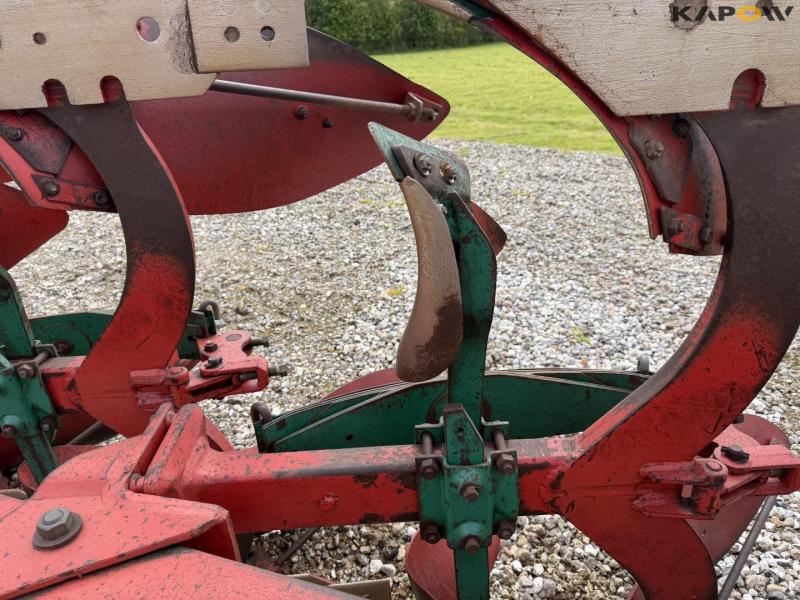 Kverneland 100-30 7 furrow reversible plough 38