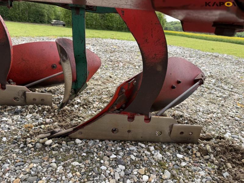 Kverneland 100-30 7 furrow reversible plough 44