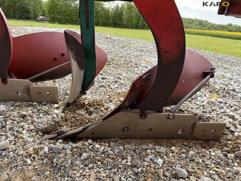 Kverneland 100-30 7 furrow reversible plough 47