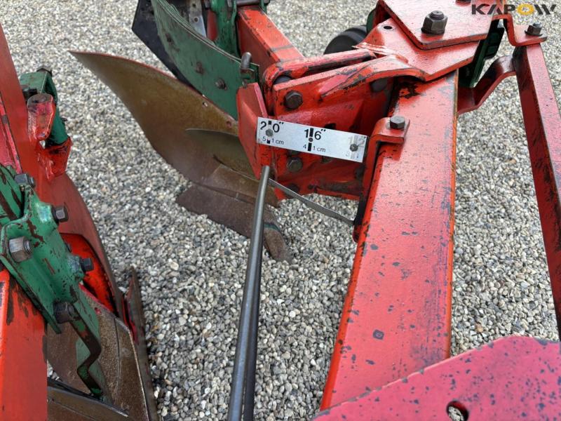 Kverneland 4-furrow EG85 reversible plow 19