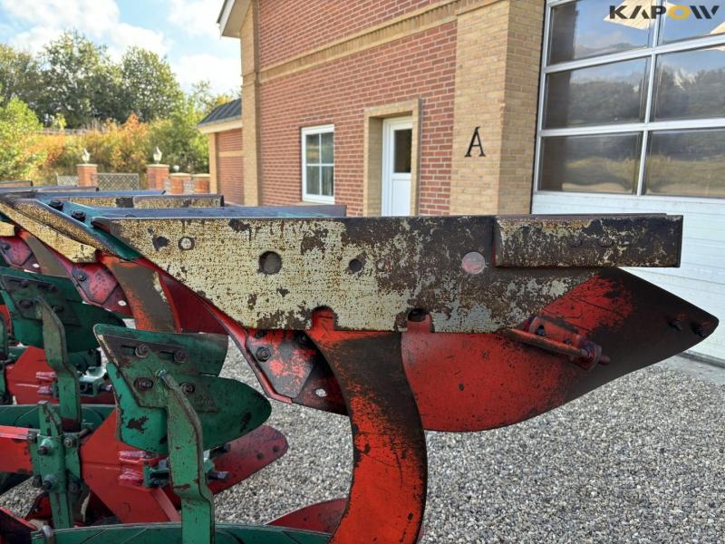 Kverneland 4-furrow EG85 reversible plow 27
