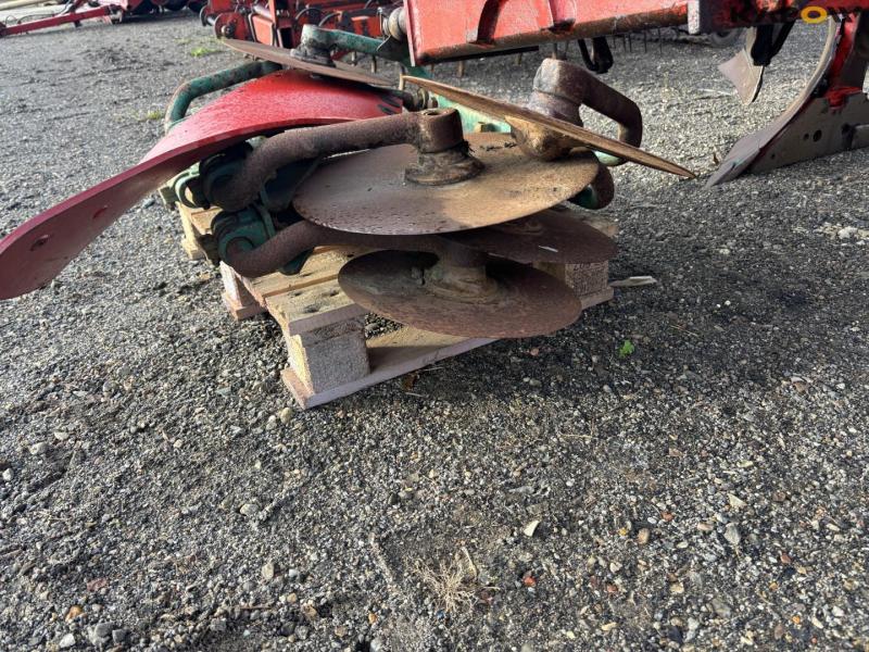 Kverneland 4-furrow EG85 reversible plow 59